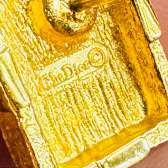 CHRISTIAN DIOR logo CD gold brooch pin vintage designer - Picture 3 of 6